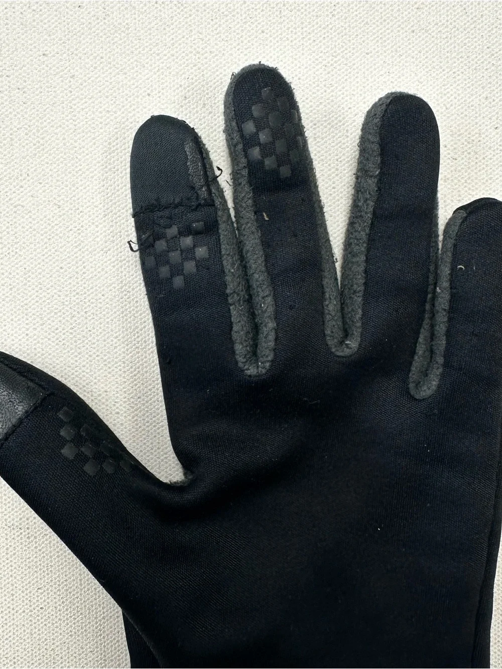 Nike stretchy gloves