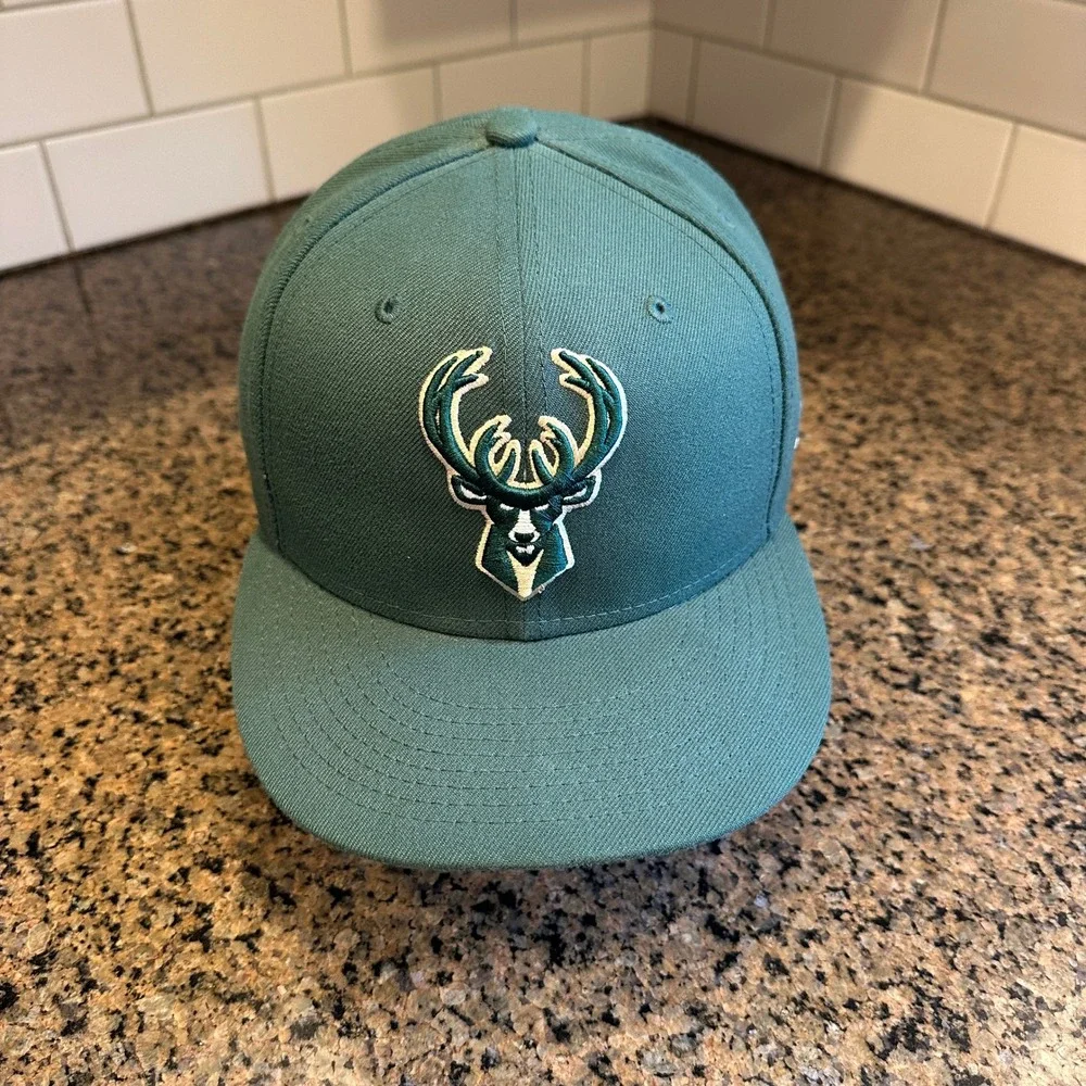 Milwaukee Bucks New‎ Era 59FIFTY Fitted Hat 7 5/8 Green Polyester