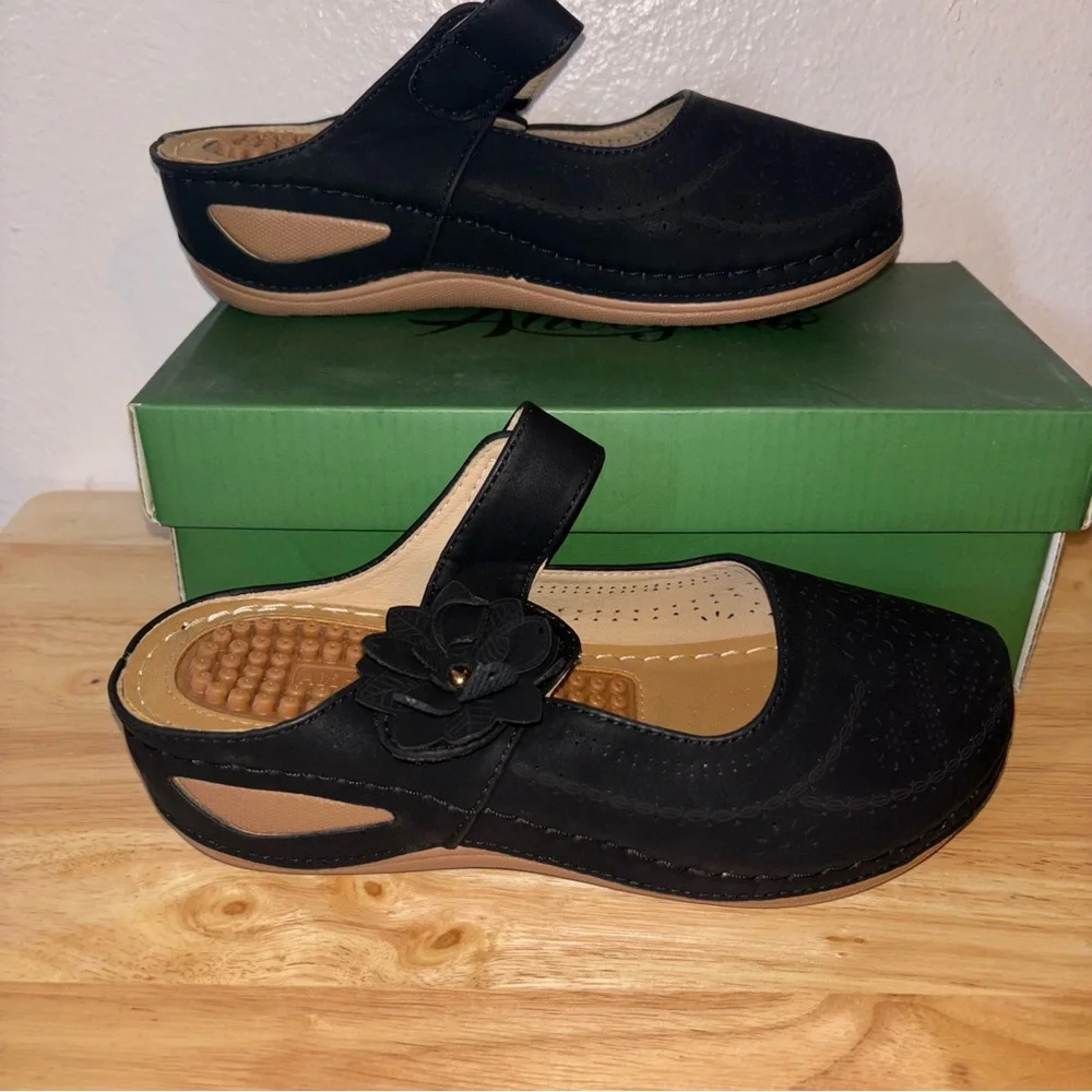 Woman’s Black Mary Jane Wedge Sandals with Flower Accent, Size 7 NWT
