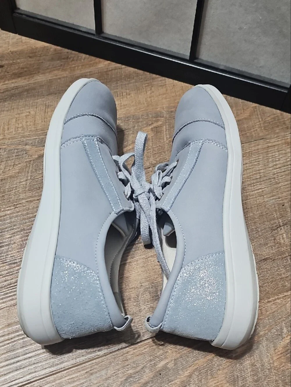 SAS comfortable women
