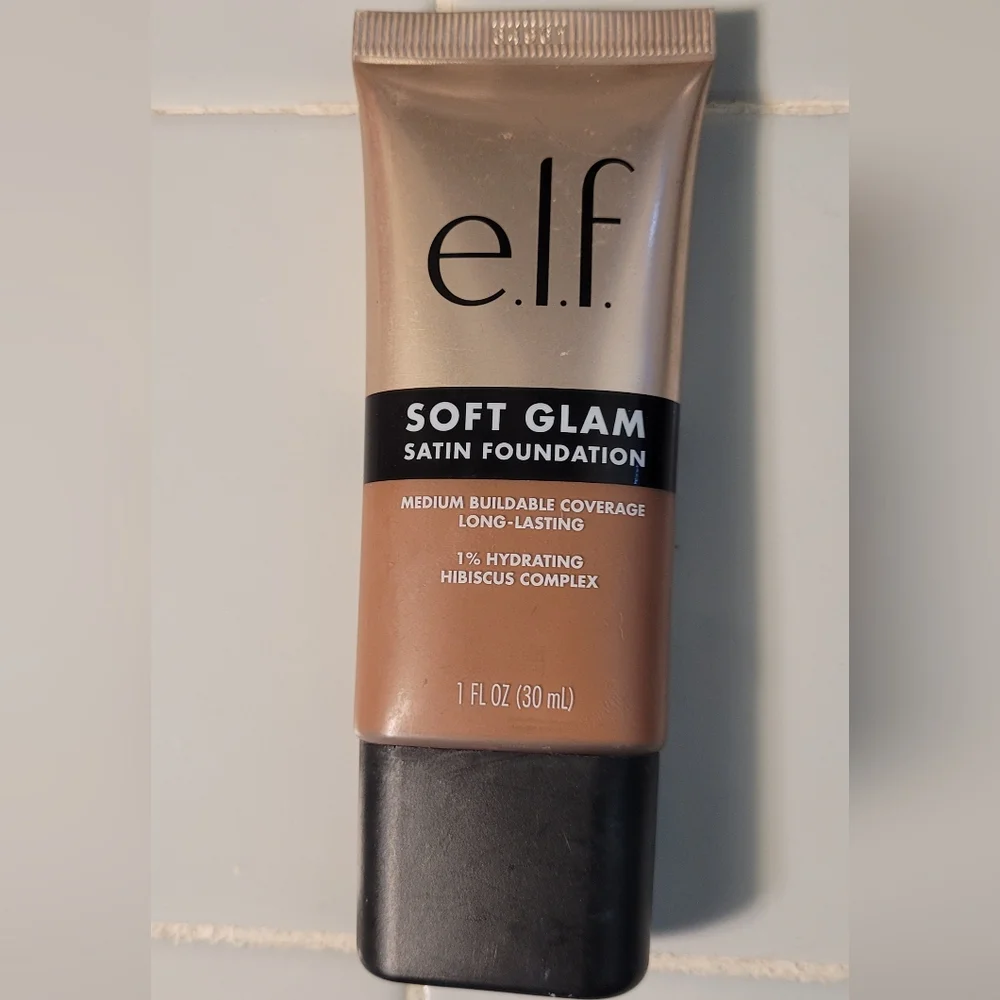 e.l.f. 52 Deep Cool, Soft Glam Satin Foundation - Warm Tan