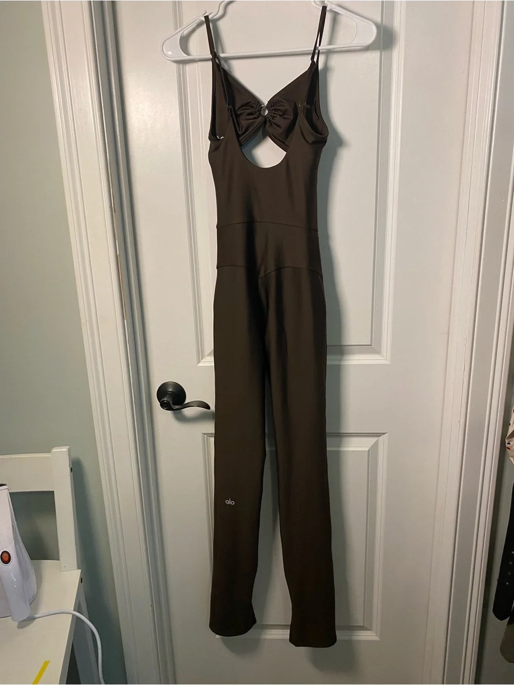ALO Yoga silhouette smooth front
