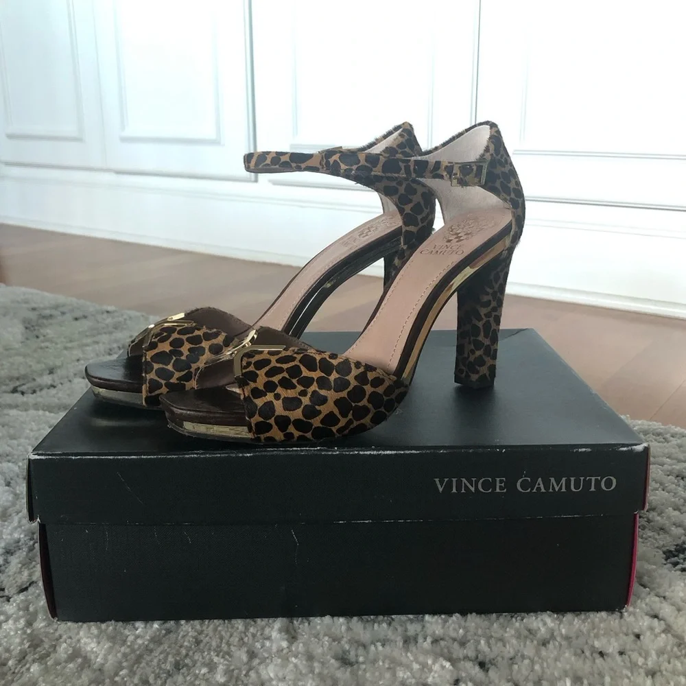 Vince Camuto buckle toe camuto
