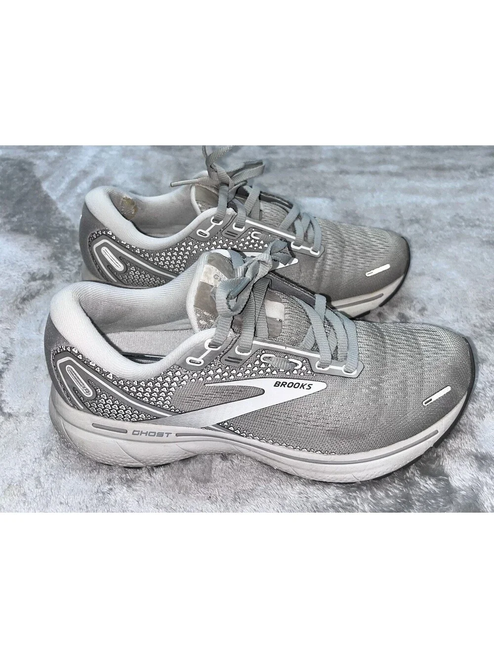 Brooks grey wide stylish