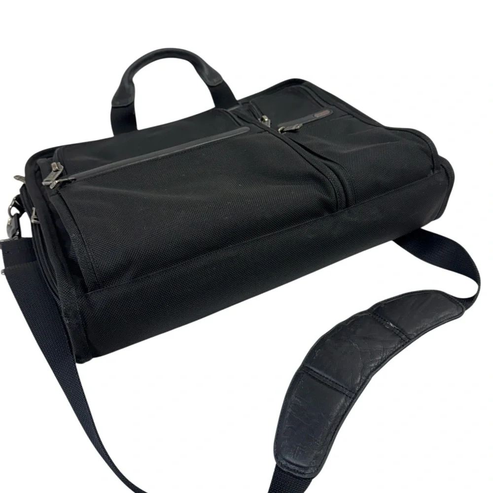 Tumi measurements back pocket