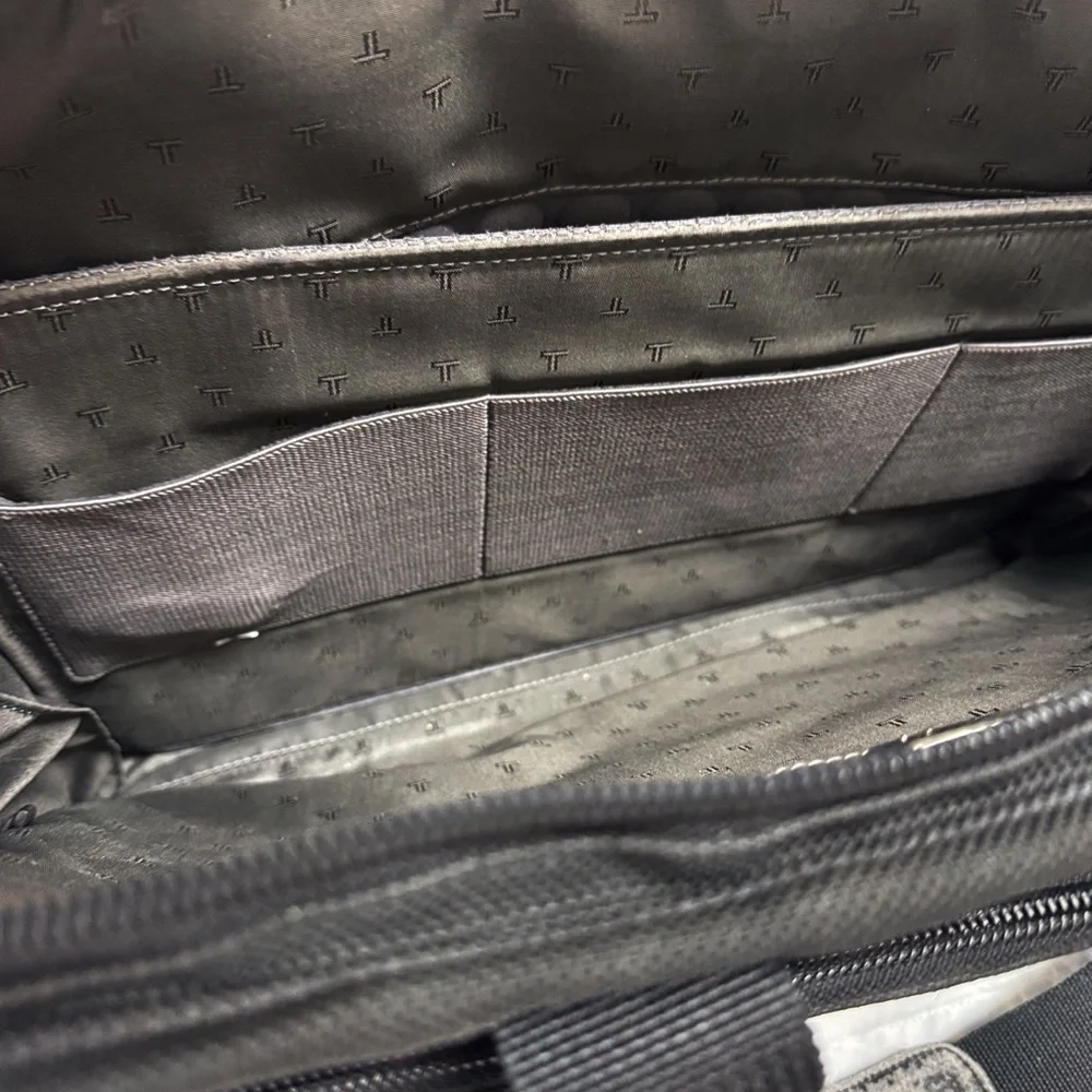 Tumi pics zipper 5”x3