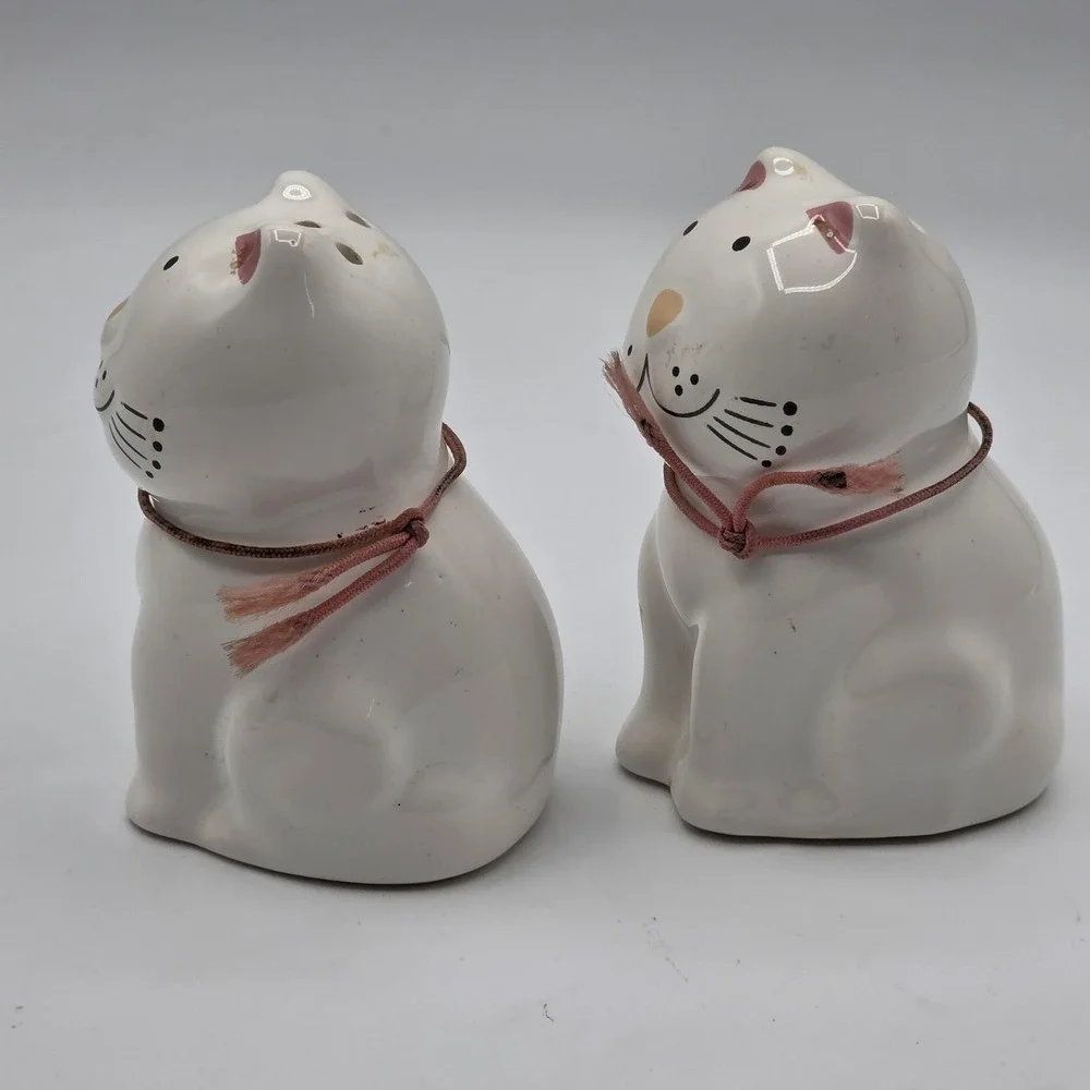 Source Unknown item pair