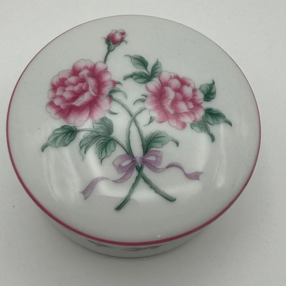 Vintage Japanese Porcelain Trinket Box Floral‎ Roses Lidded Dish