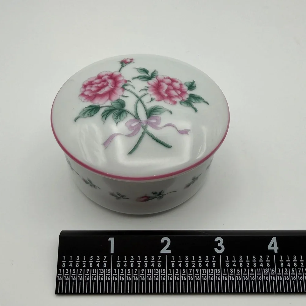 N/A japanese porcelain