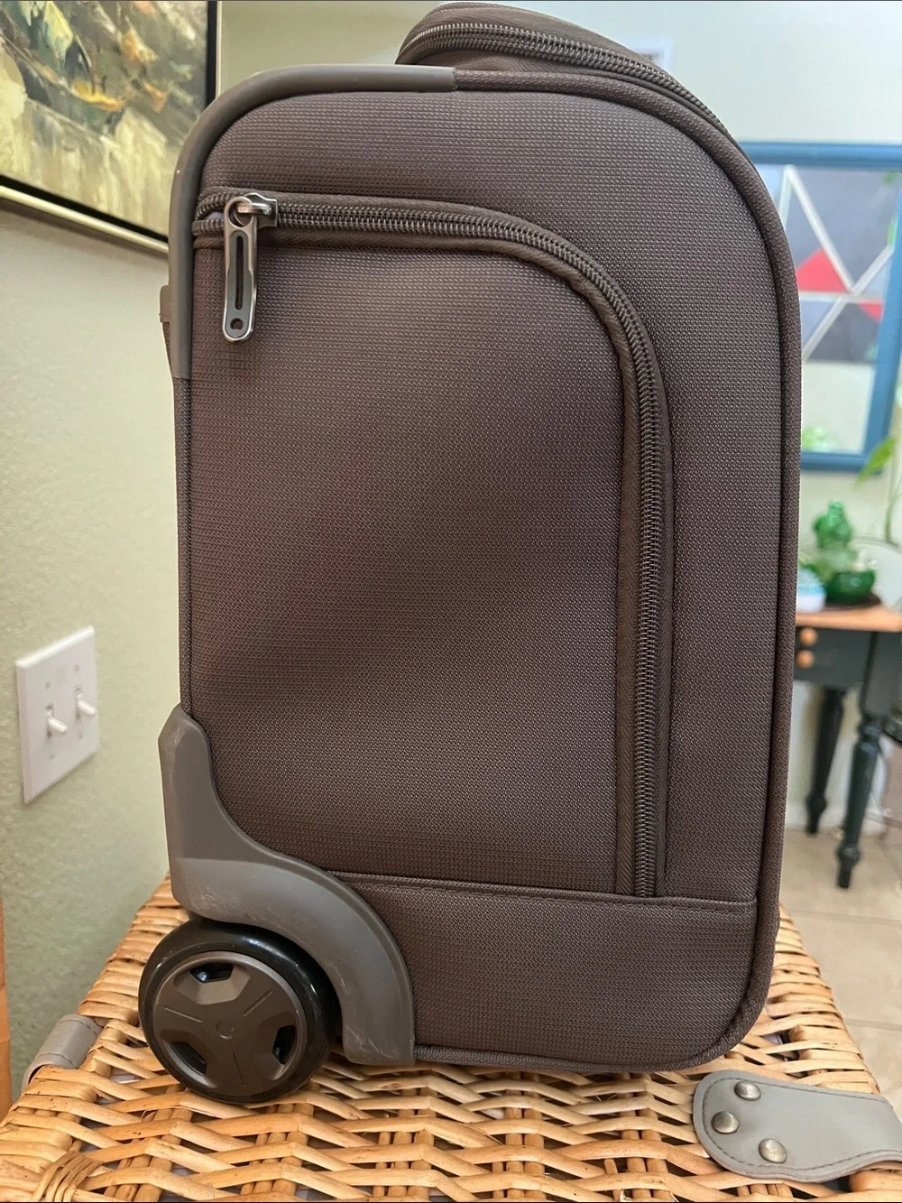 DELSEY Luggage Carry On 2 wheels. Paris Helium DLX Softside size 15x13x8