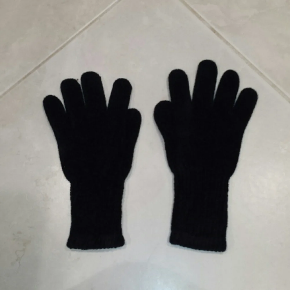 Ladies small soft gloves