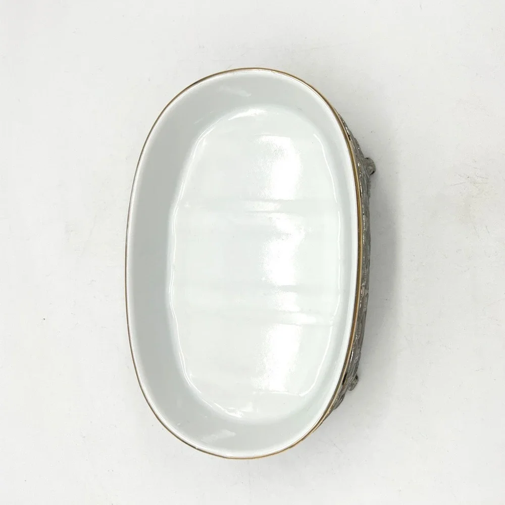 Unbranded vintage oval