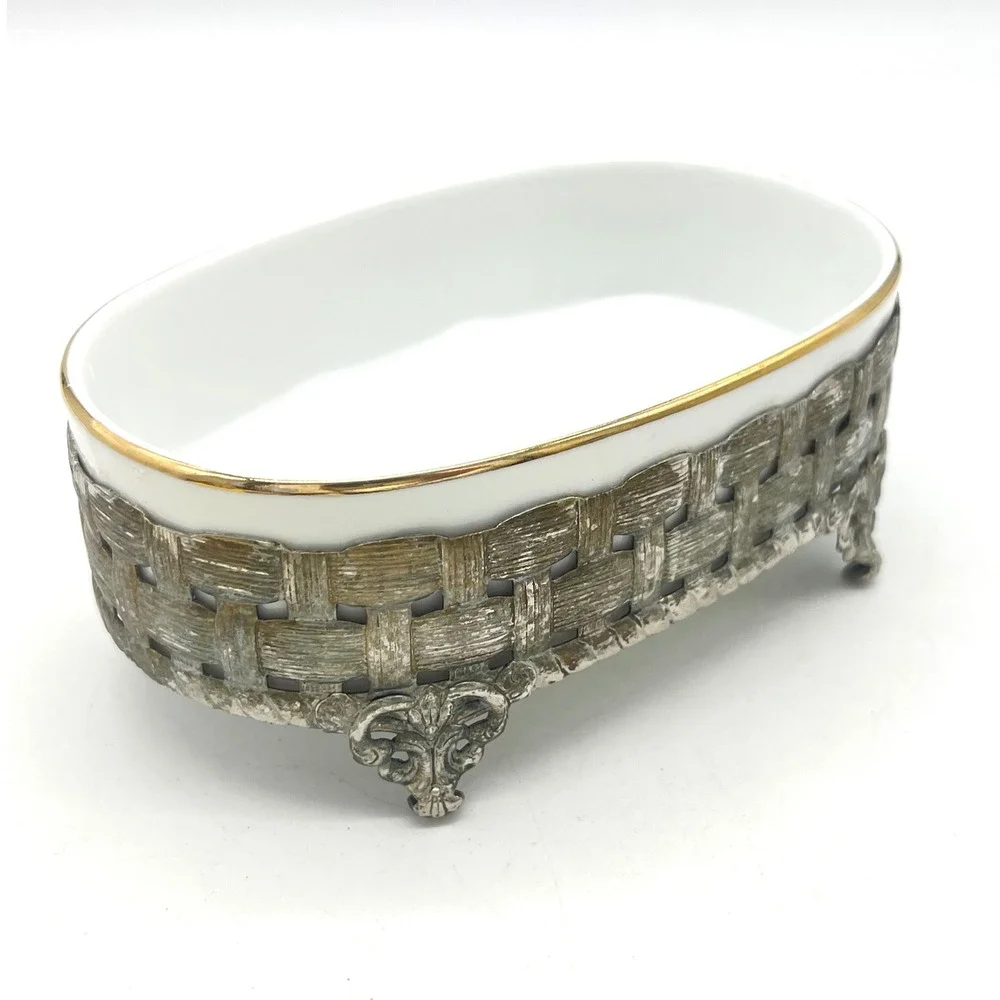 Unbranded vintage oval