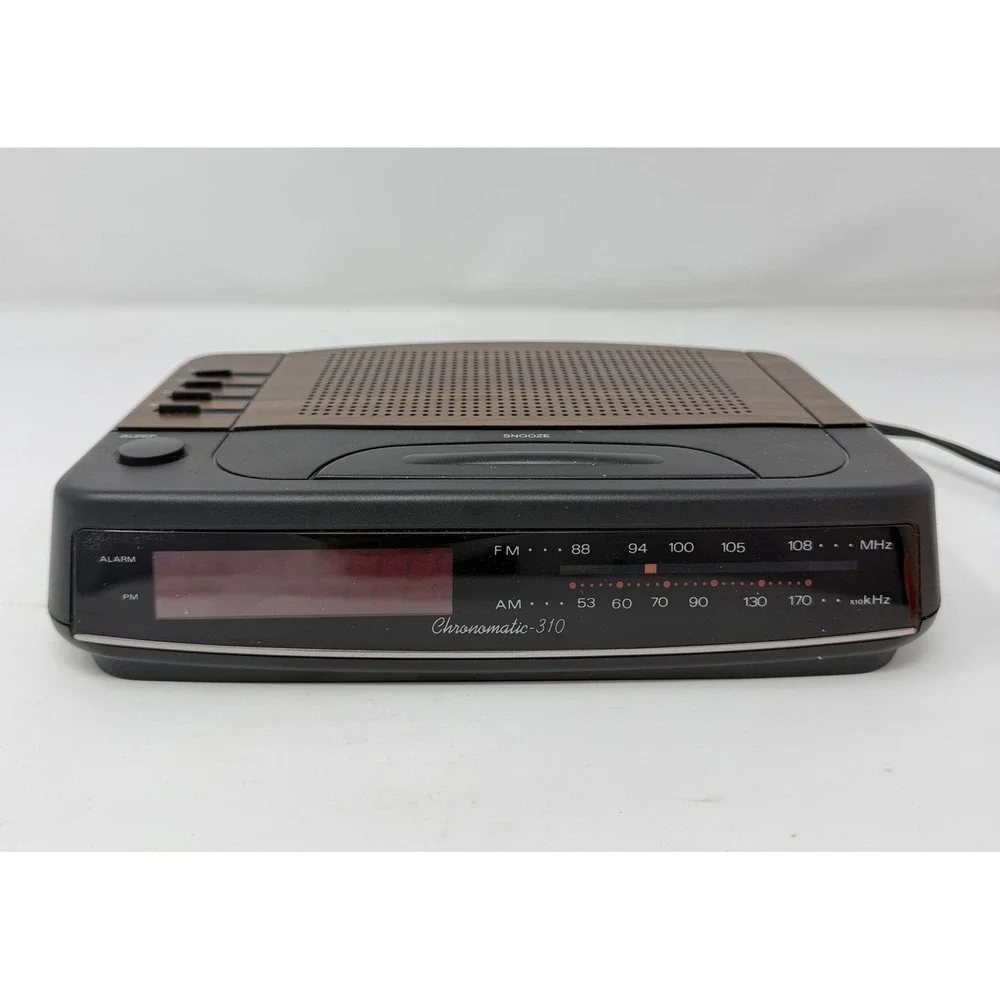 Radio Shack Chronomatic-310 Alarm Clock Radio, Simulated Wood Grain Tested Works
