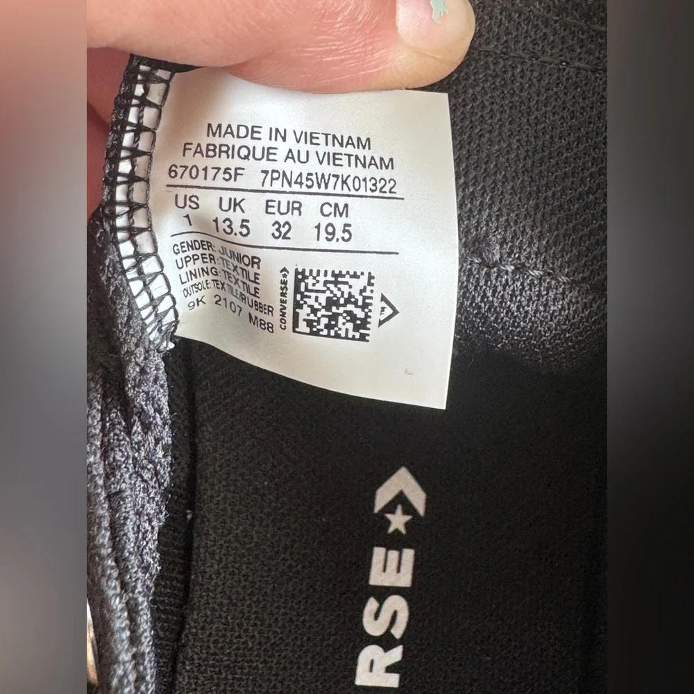Converse excellent preowned