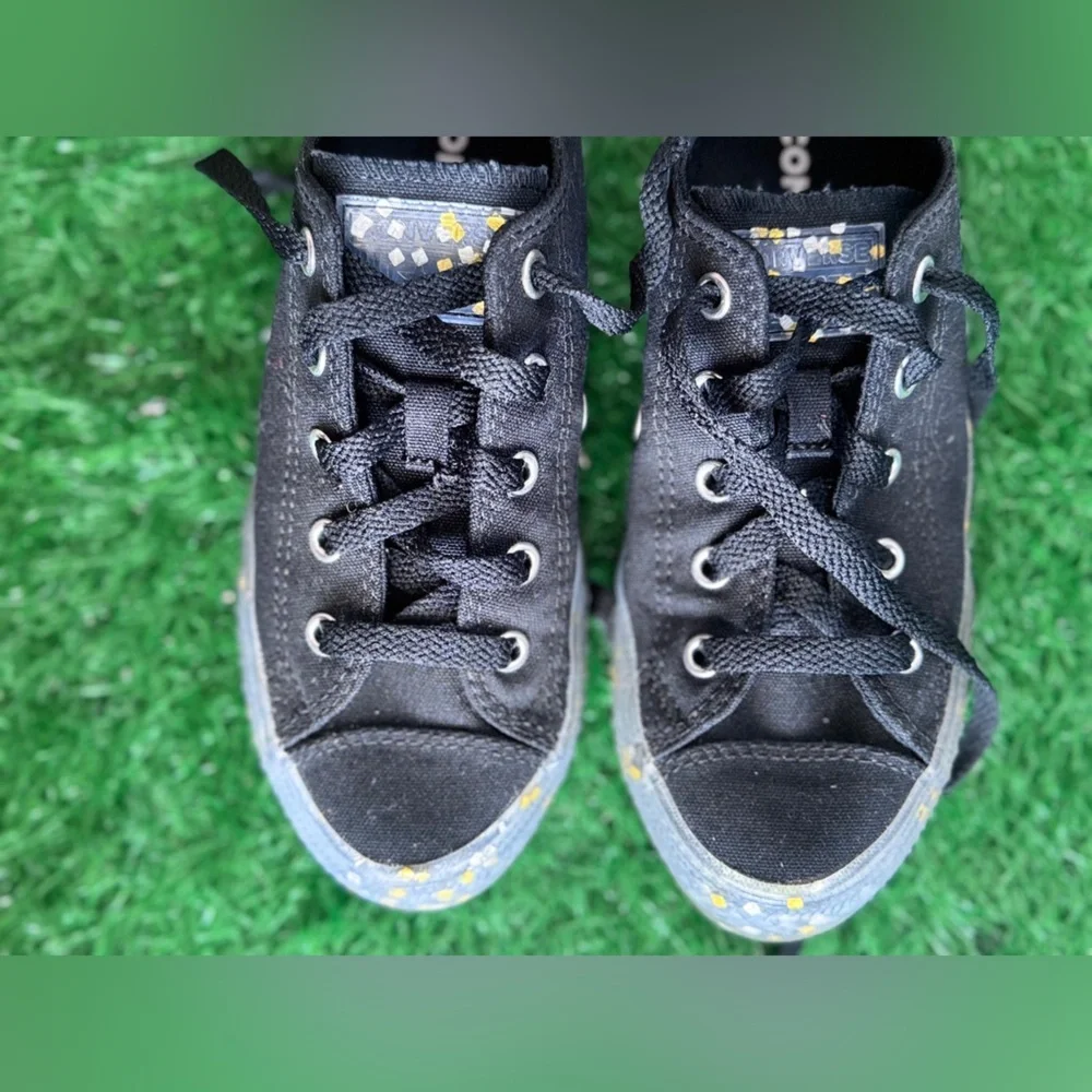 Converse excellent preowned