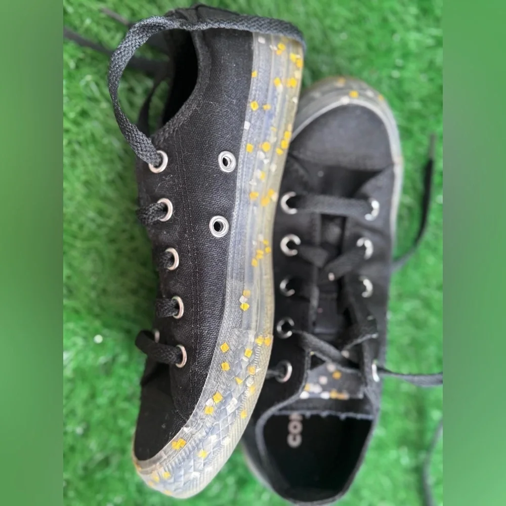 Converse excellent preowned