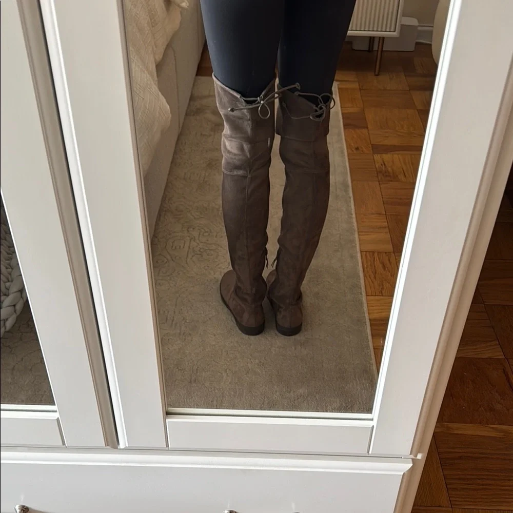 Stuart Weitzman reposhing this