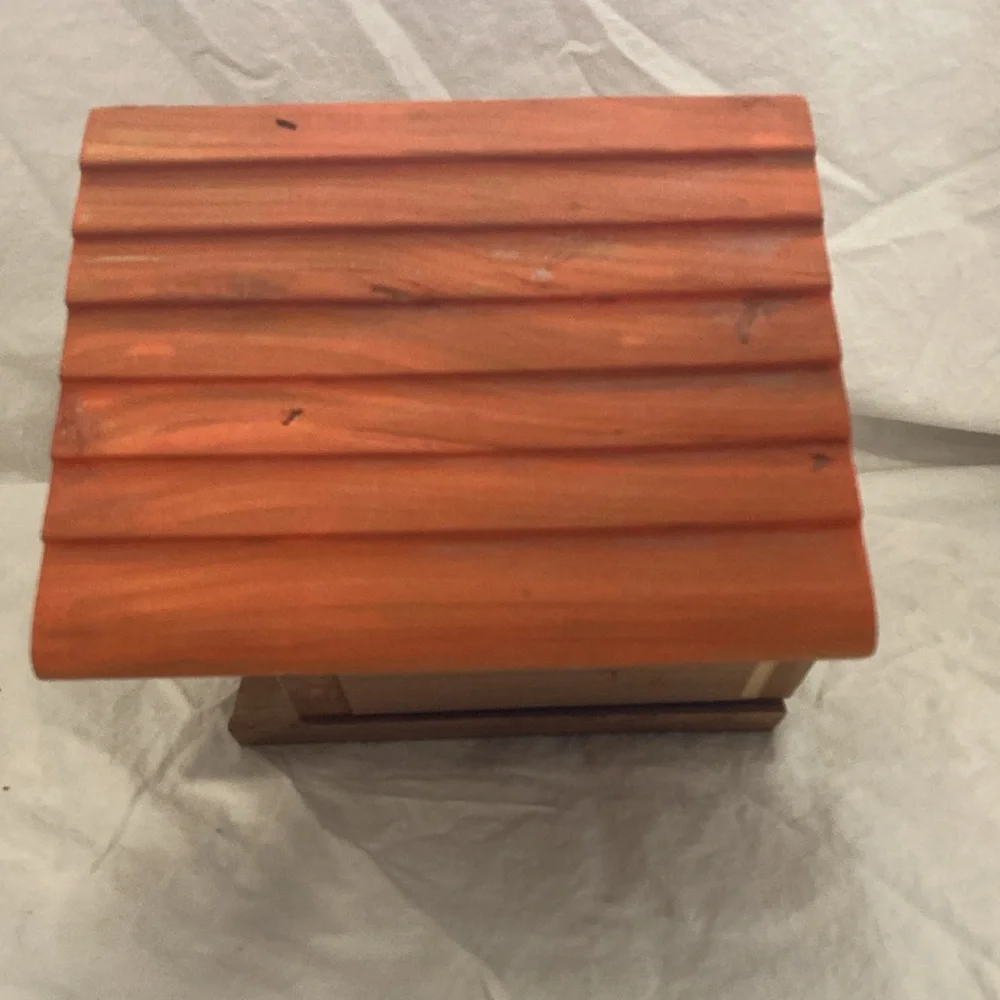 N/A wooden birdhouse
