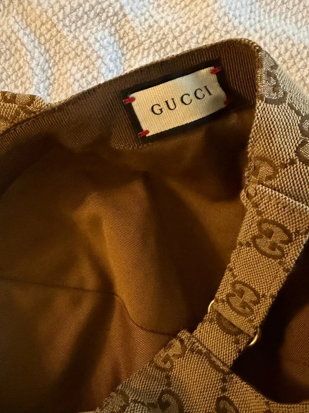 Gucci signature gg