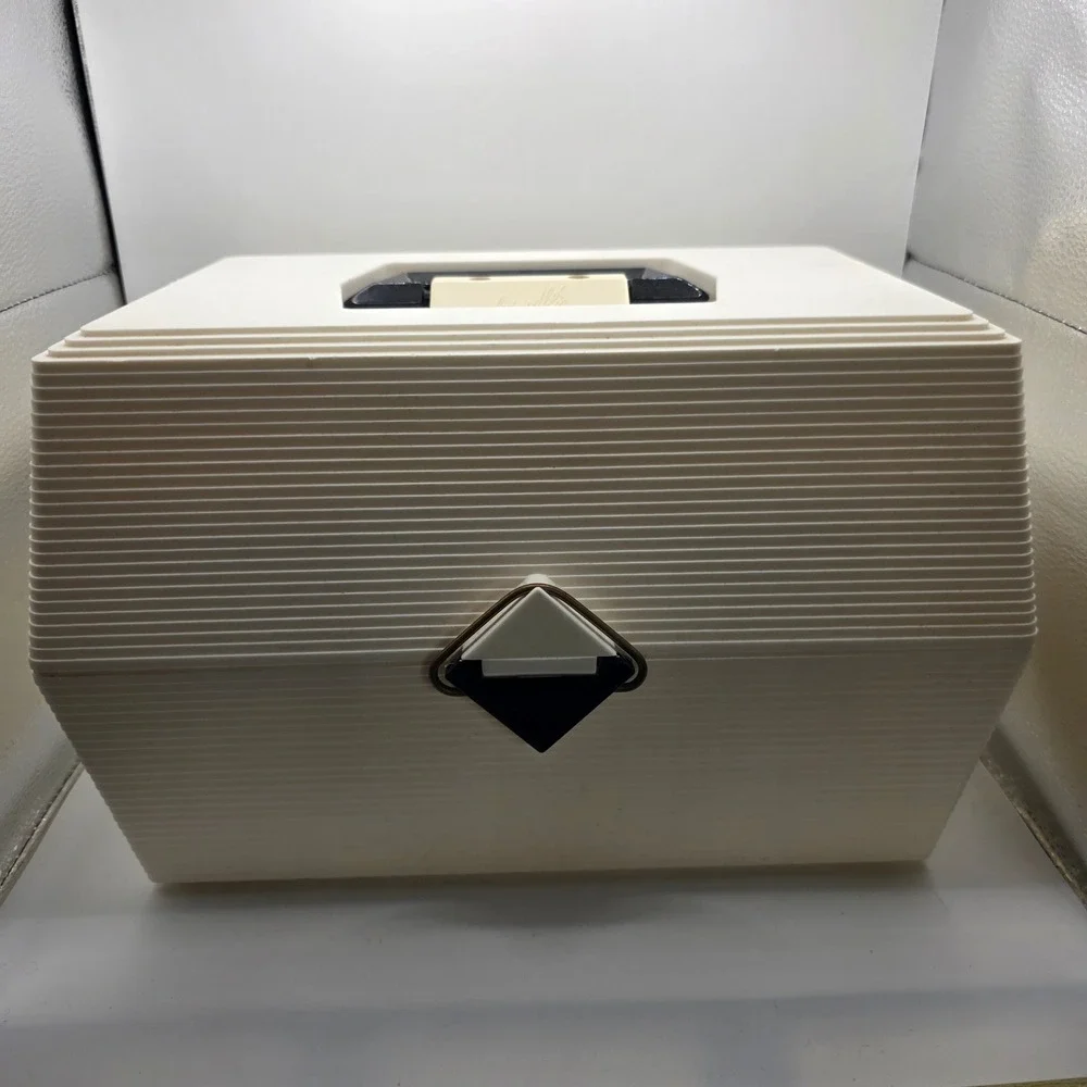 Vintage Caboodles Nail Care/ Makeup Case Cream White Ribbed 80s 90s