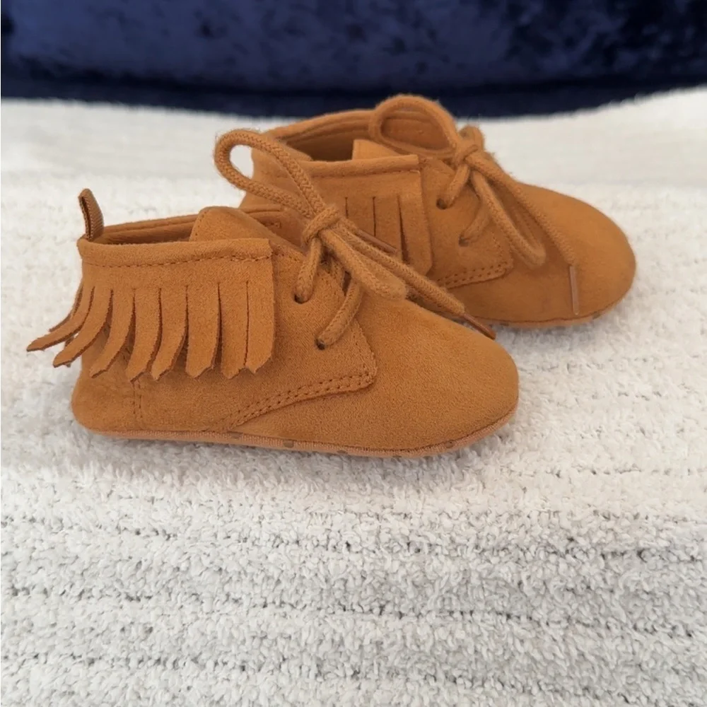 GAP charming moccasins
