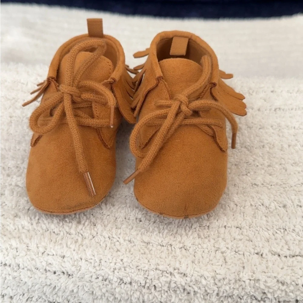 GAP charming moccasins