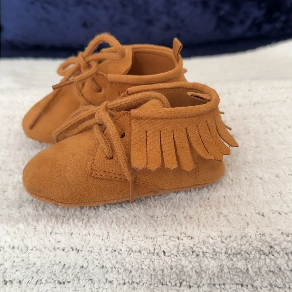 GAP charming moccasins