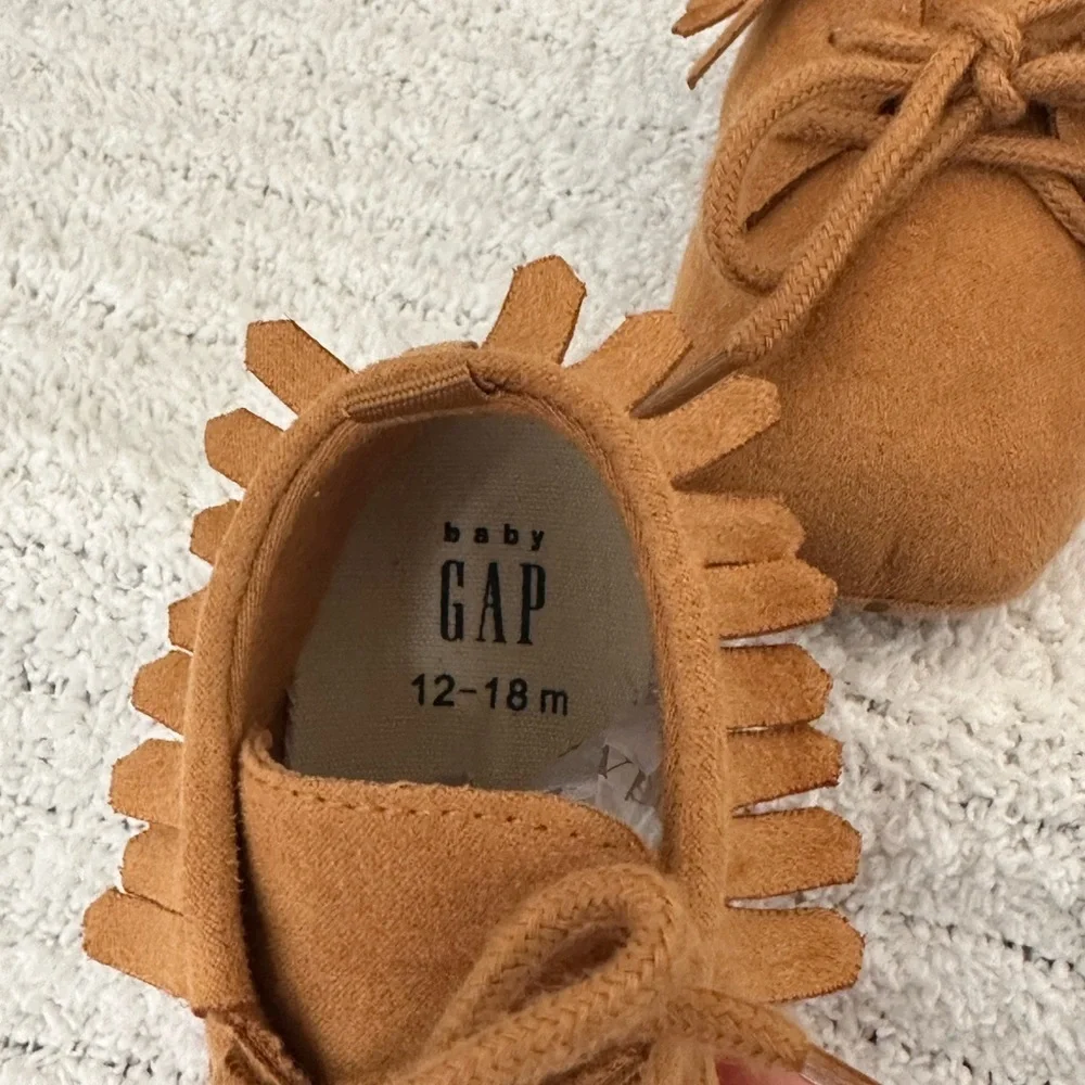 GAP charming moccasins