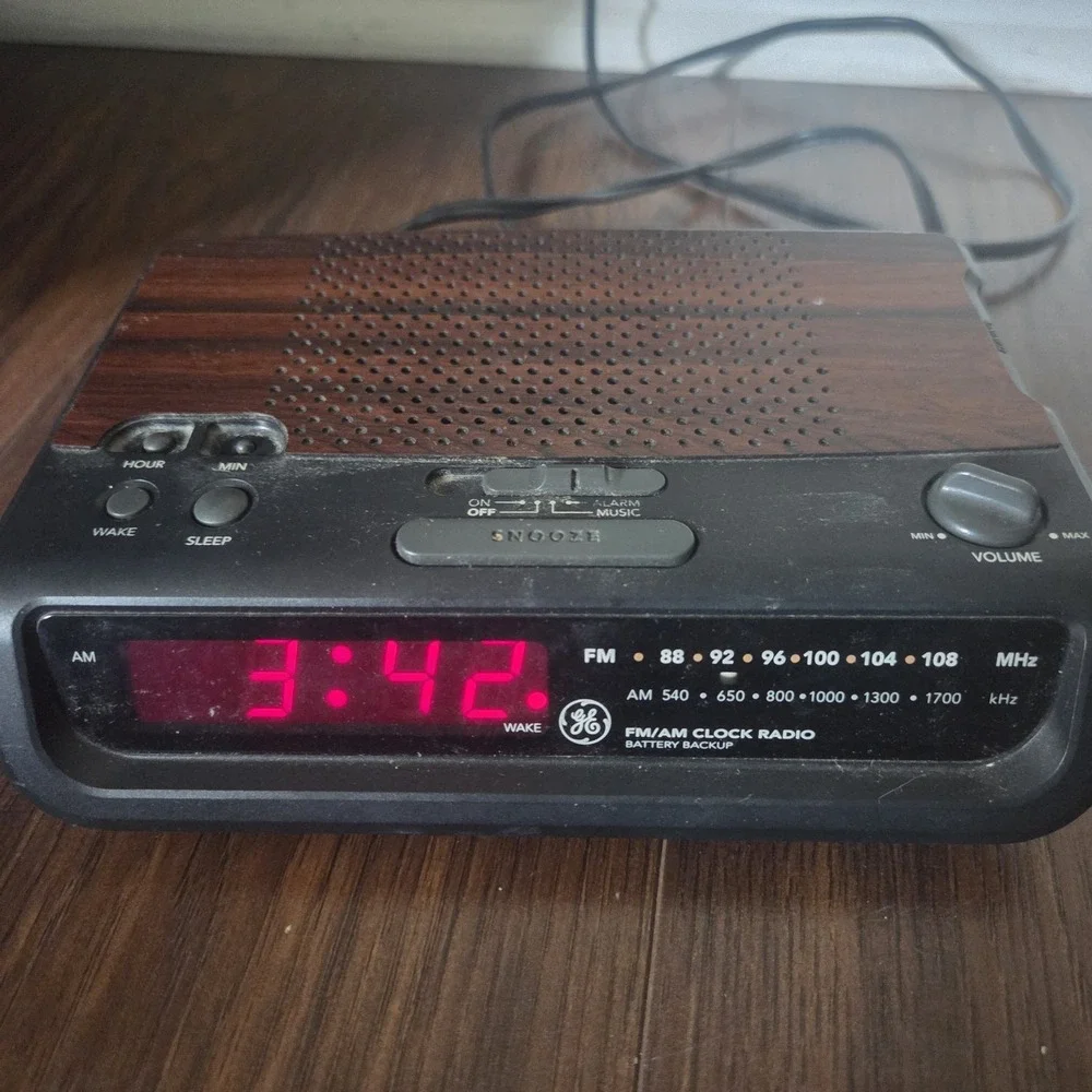GE Alarm Clock Radio VINTAGE General Electric Digital Model 7-4613C 1980's WORKS