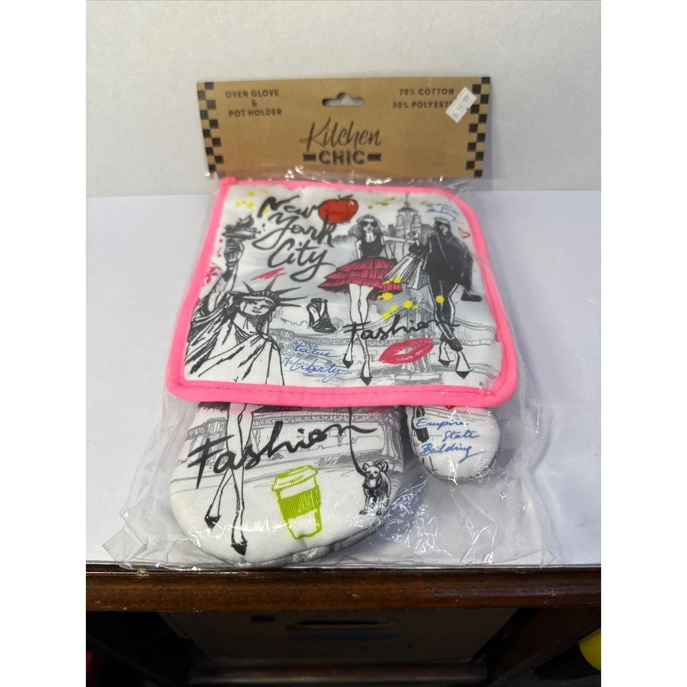 Kitchen Chic New York City Fashion Oven Glove Pot Holder Set Neon Pink Trim NEW‎