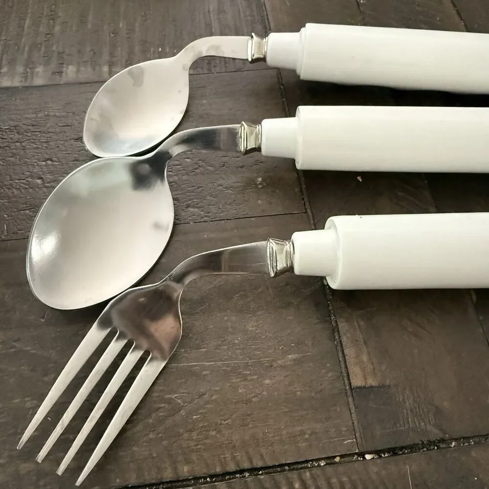 Does not apply adaptive utensils