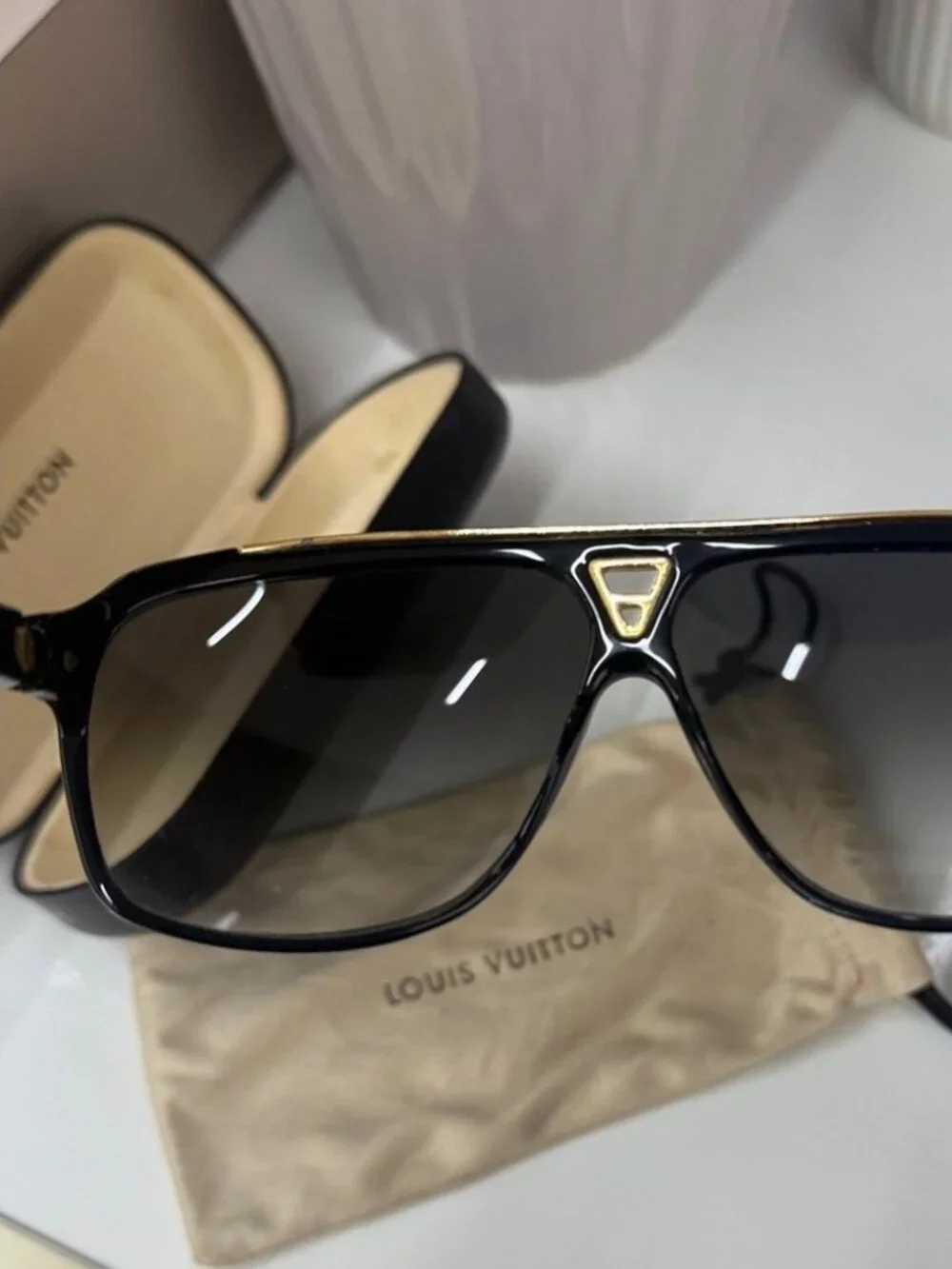 Louis Vuitton^ authentic lv