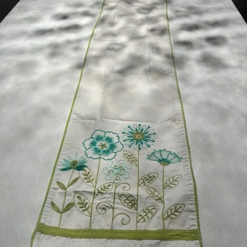 Unbranded tablecloth runner