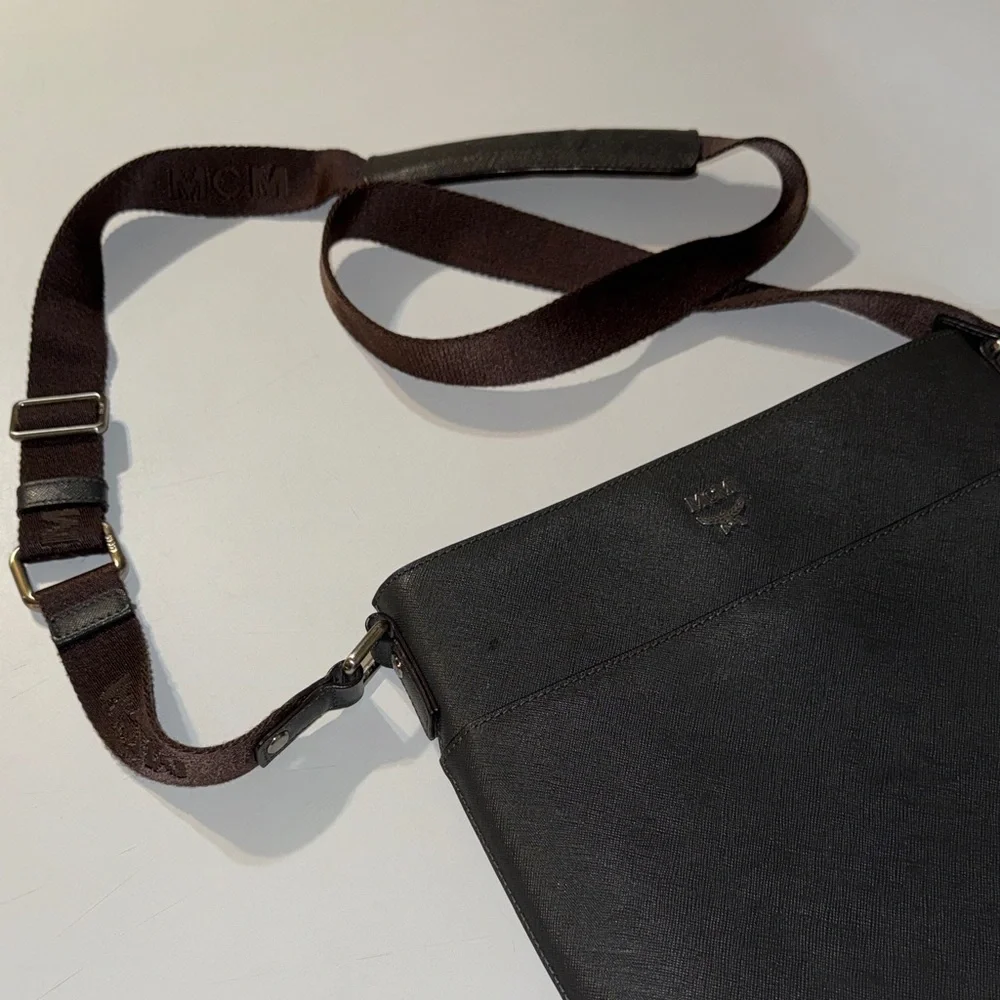 MCM elegant messenger