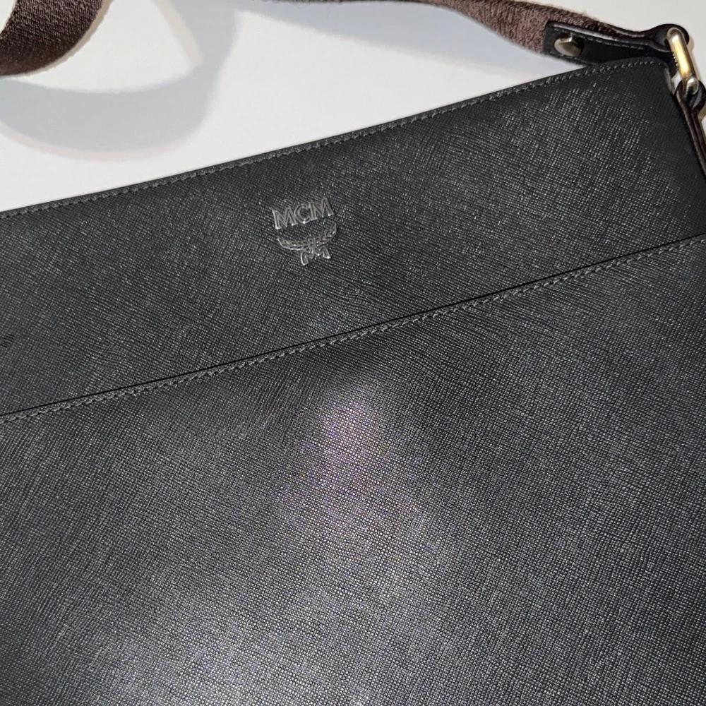 MCM elegant messenger