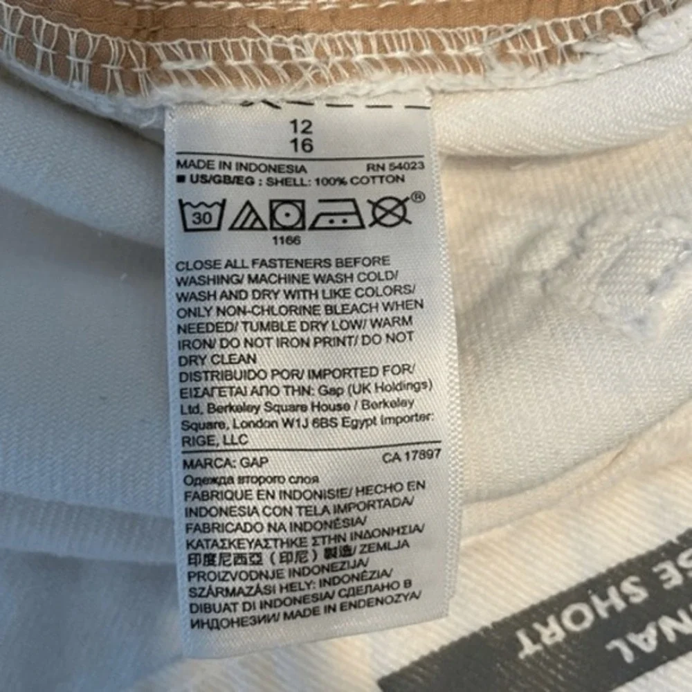 GAP 1969 white
