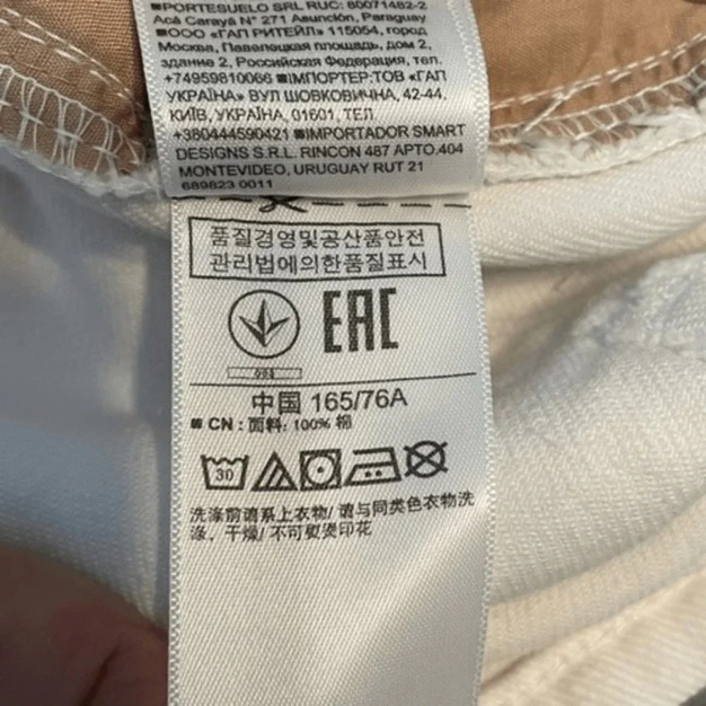 GAP 1969 white