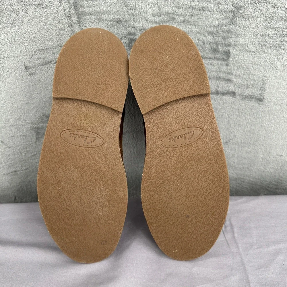 Clarks eyelet style features