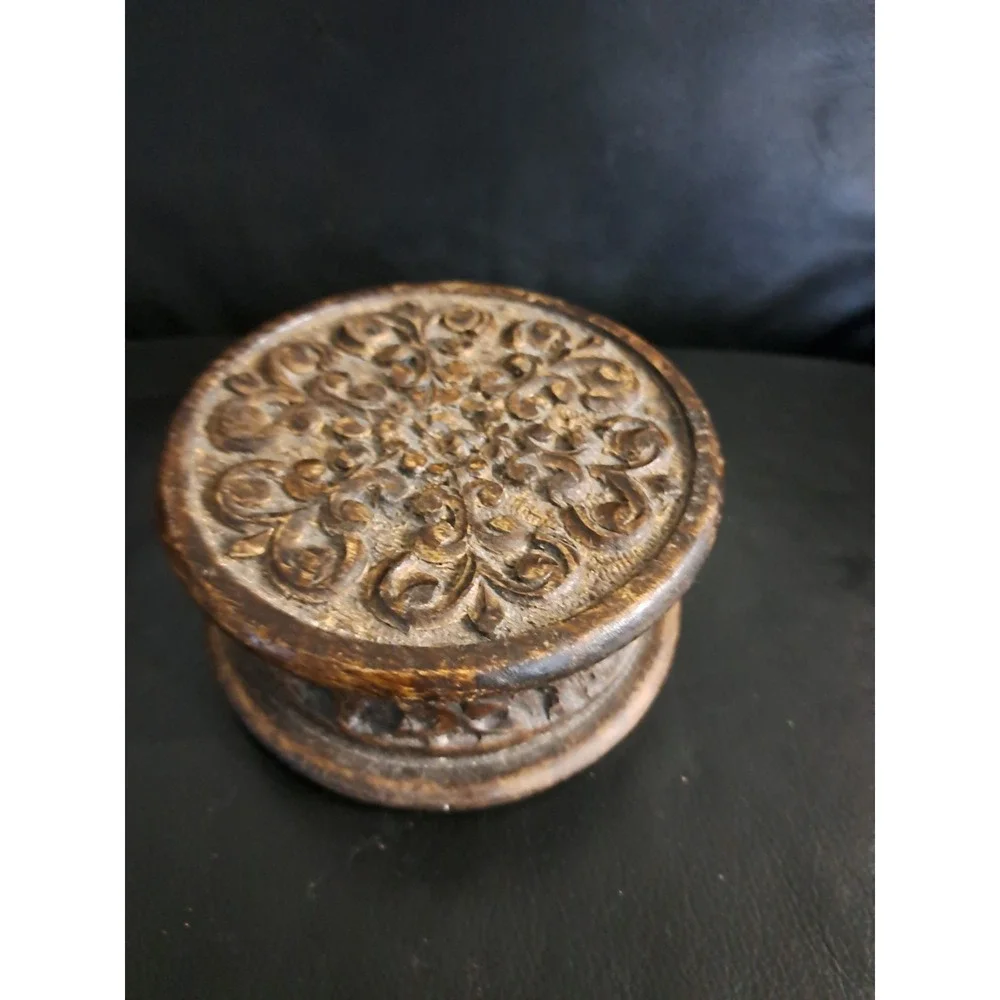 Vintage Covered Wood Box Trinket Round Hand Carved Lidded‎ Victorian