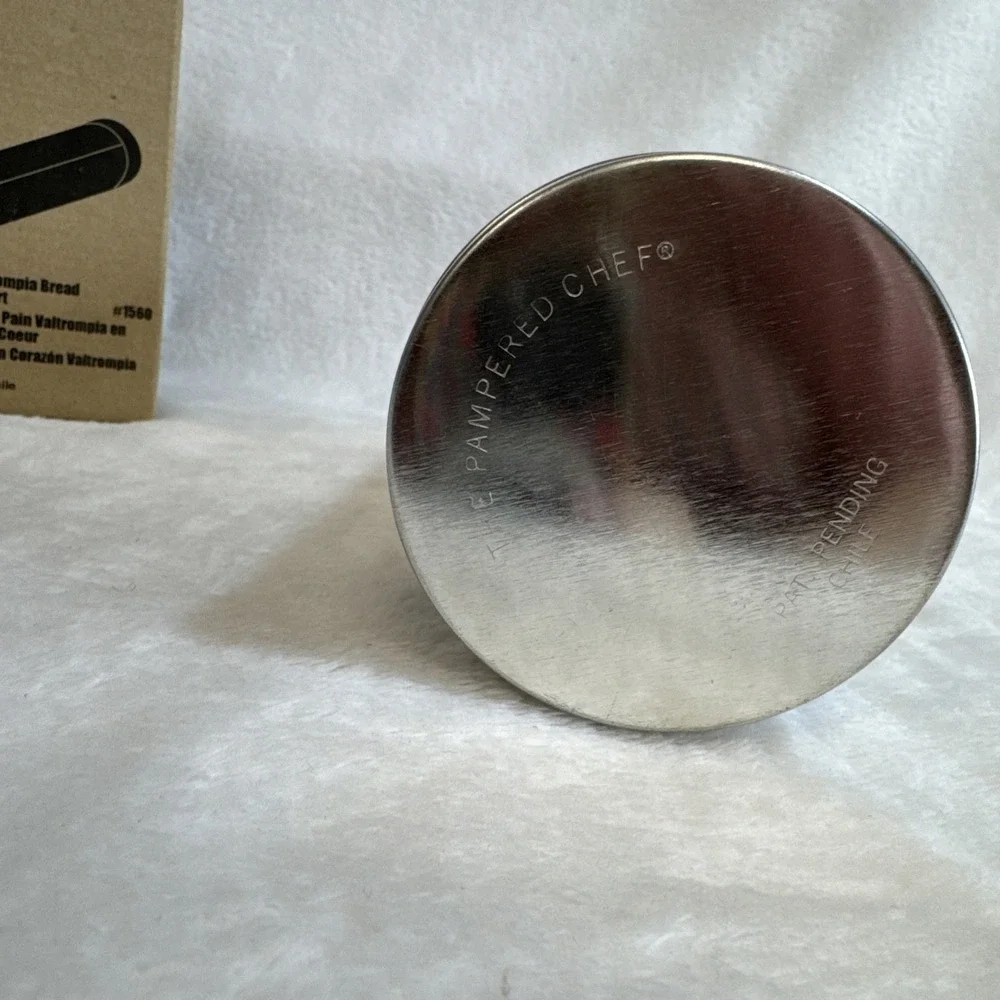 The Pampered Chef Valtrompia Bread Tube Heart Pan #1560 Made‎ in Chile