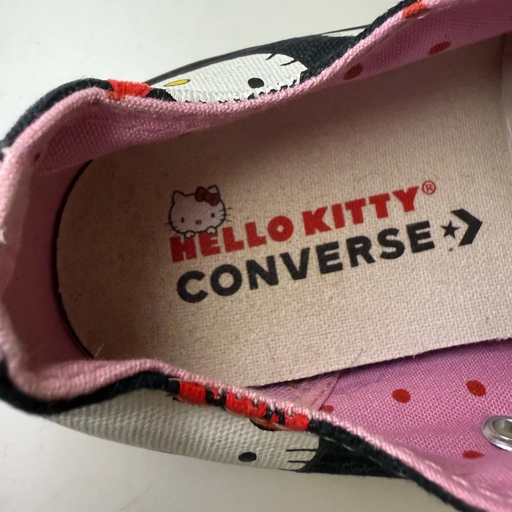 Converse hello kitty