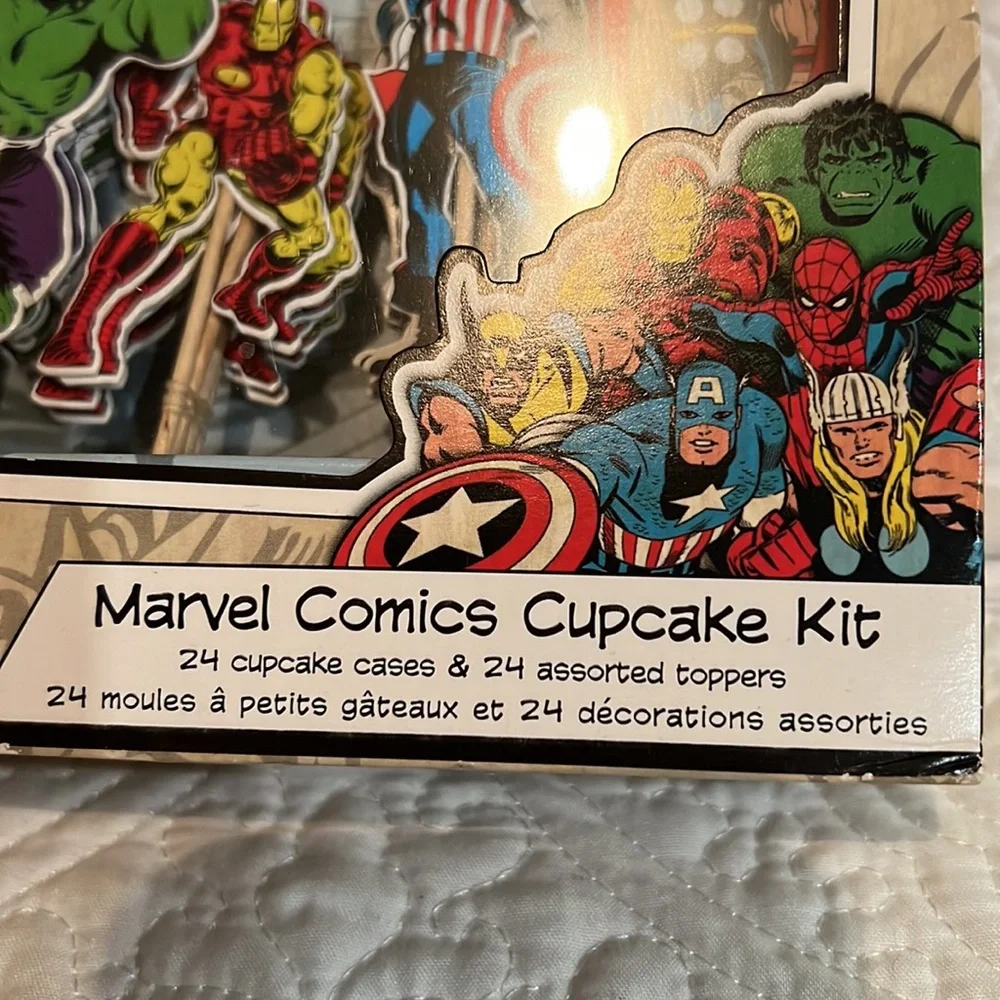 Marvel Comics Cupcake Kit, NWT‎