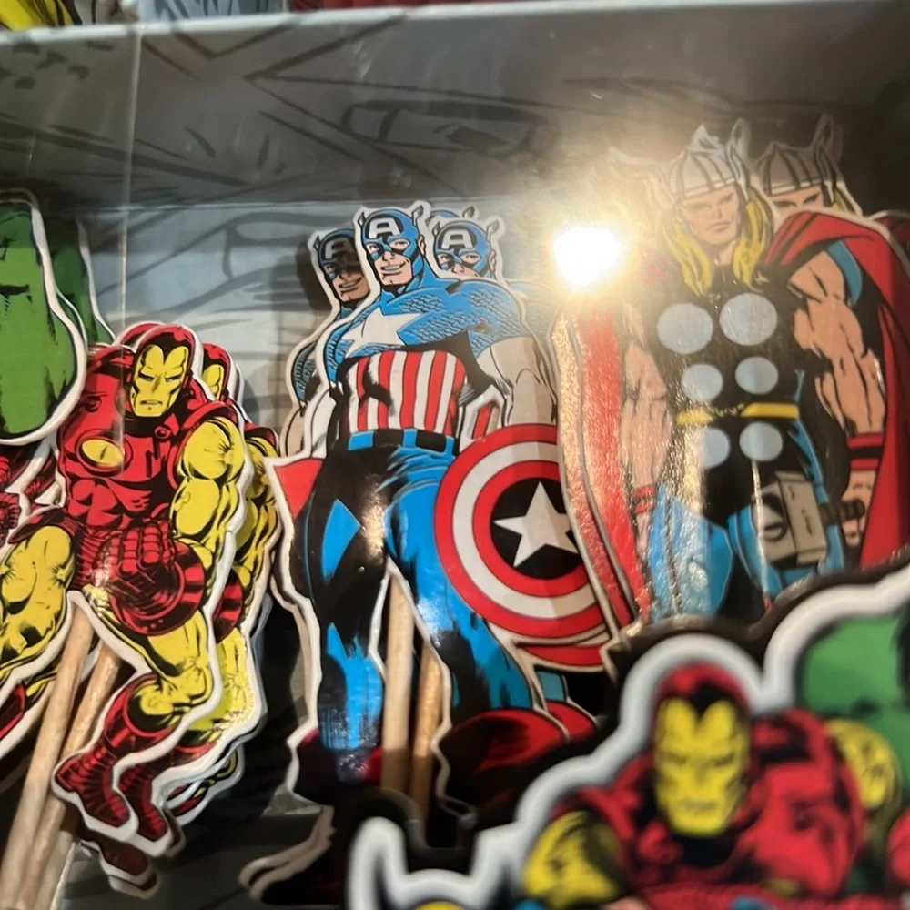 Marvel Comics Cupcake Kit, NWT‎