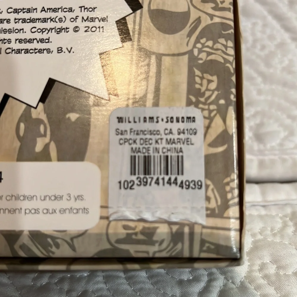 Marvel Comics Cupcake Kit, NWT‎