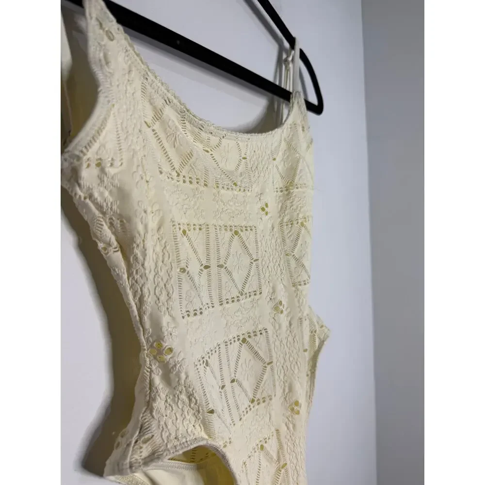 Frankies Bikinis dive into