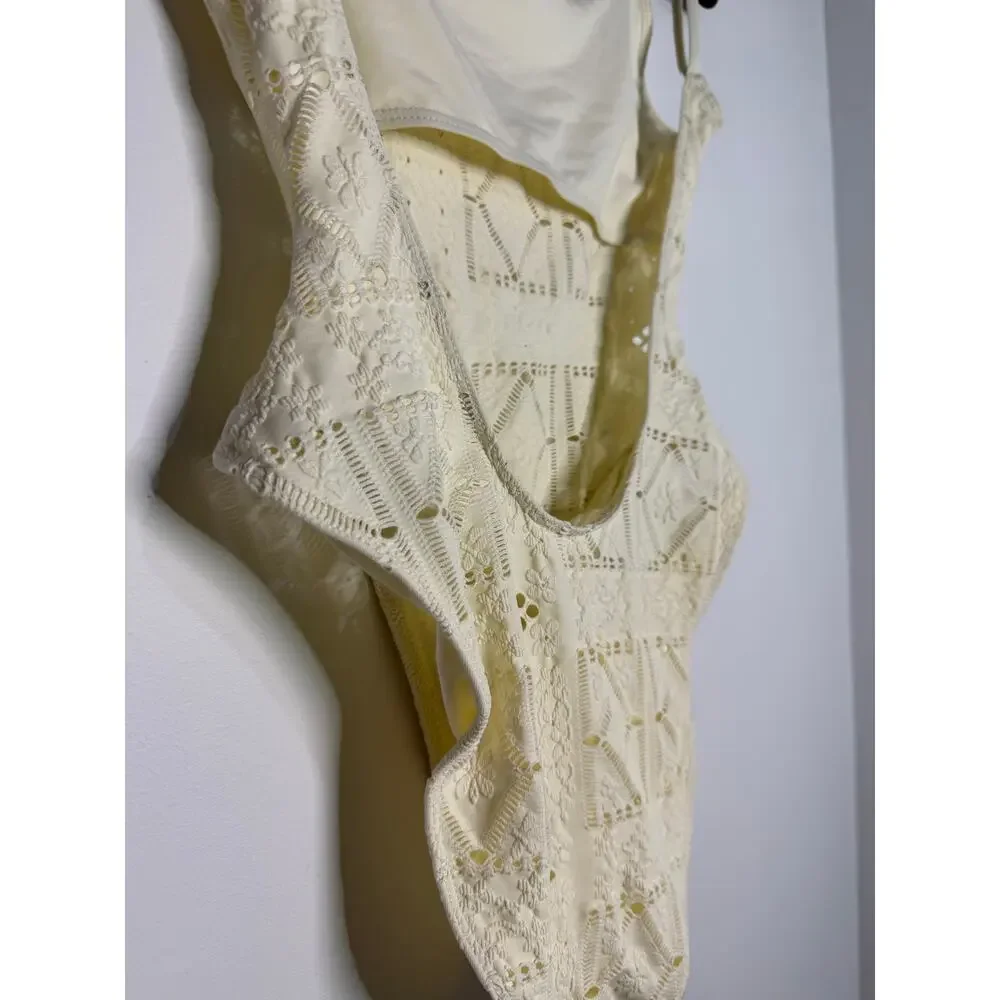 Frankies Bikinis dive into