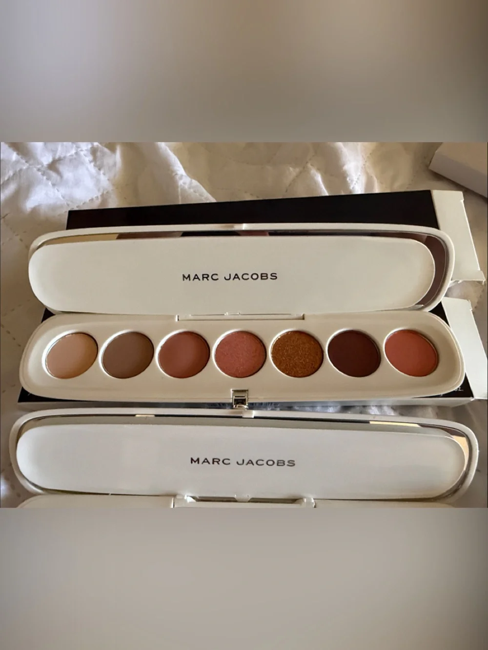 Marc Jacobs compact marc
