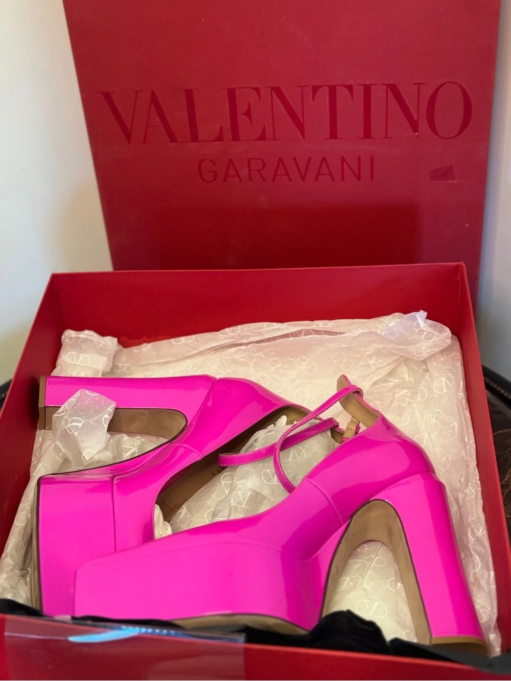 Valentino Garavani nwt 100%