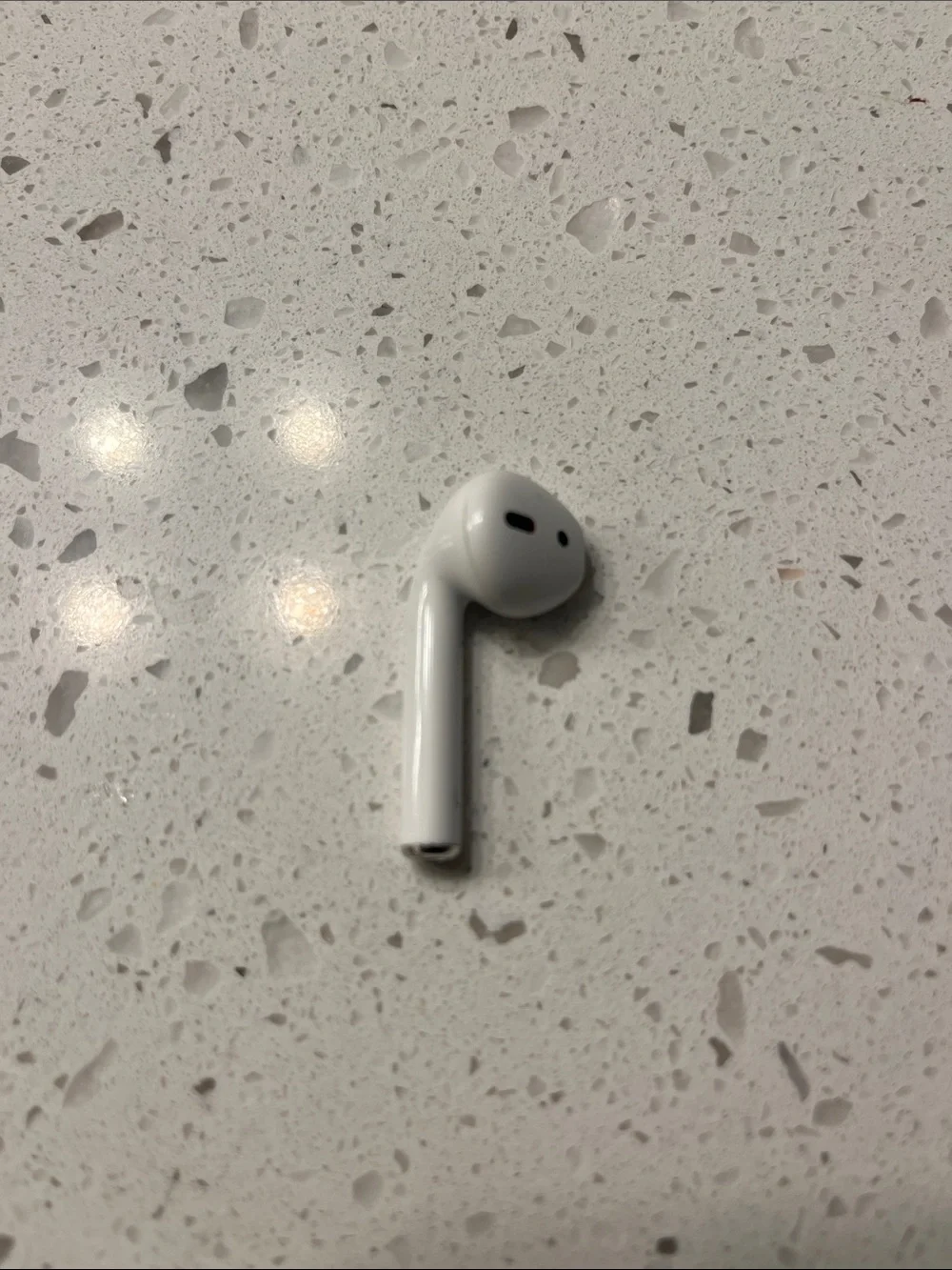 Apple includes airpods